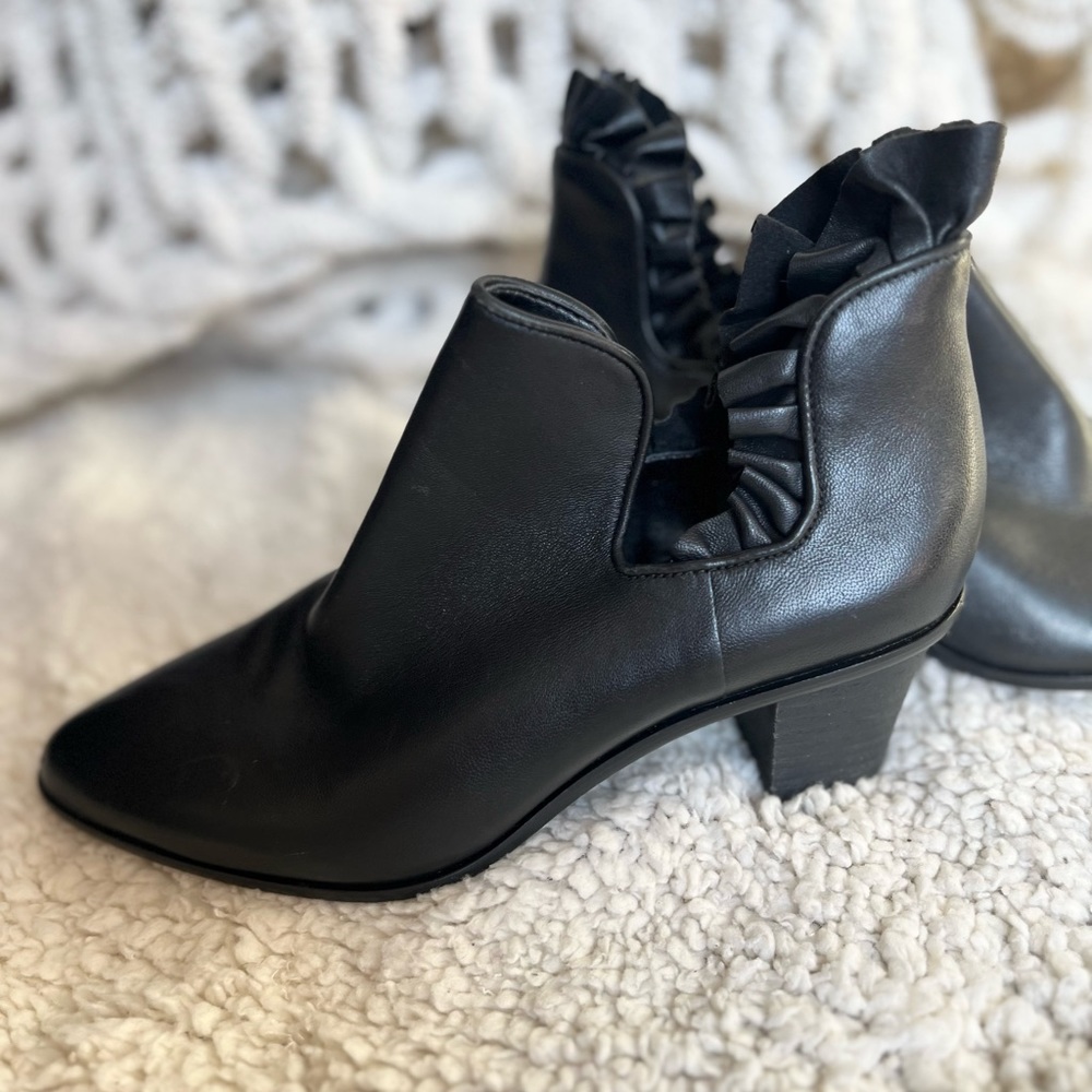 Lori Goldstein Black Leather Boots Size 5.5